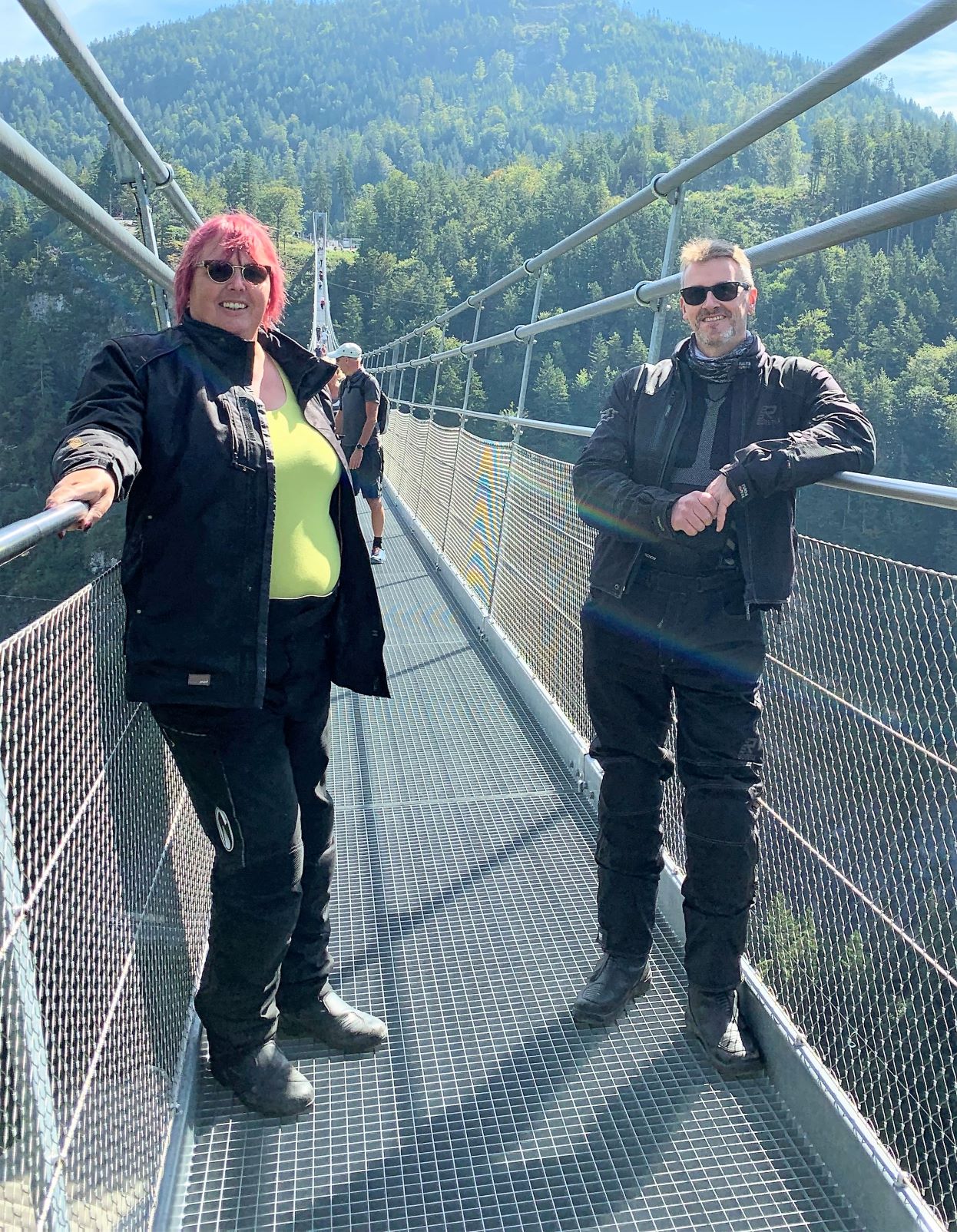 Zwei Reisende auf der Highline 179